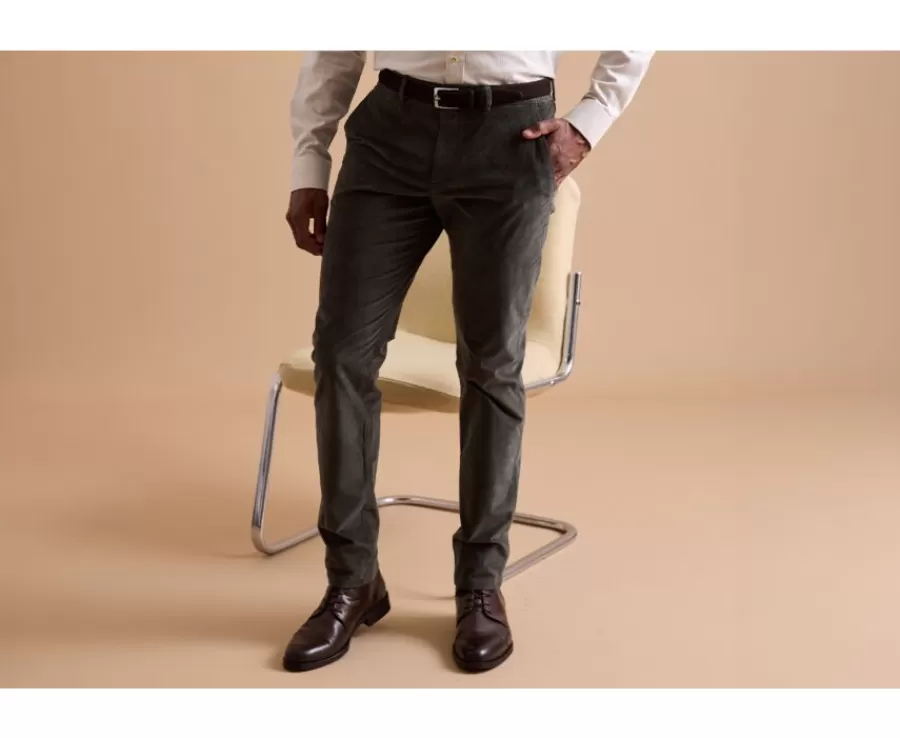 Discount Pantalón chino de pana Verde oscuro Khyler Pantalones Ajustados